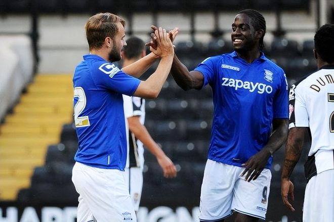 新鹏城官方：中超收官战主场vs成都票价全场60元，地点在肇庆（鹏城官宣：中超收官战主场对阵成都，全场统一票价60元，比赛地肇庆）