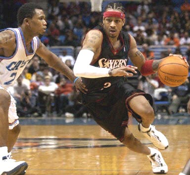 斯卢茨基：我们丢球后不得不加强进攻，这给了对手很多空间（斯卢茨基：失球后我们被迫压上进攻，给了对手更多空当）