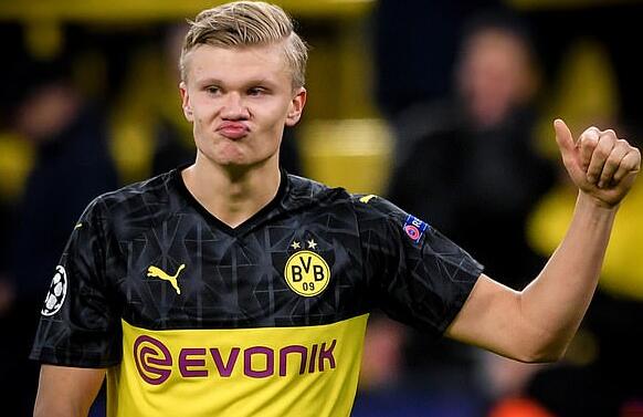 致敬李惠堂，赞助商犀旺送给魏祥鑫一颗柚子足球（犀旺致敬李惠堂，为魏祥鑫赠送一颗柚子足球）