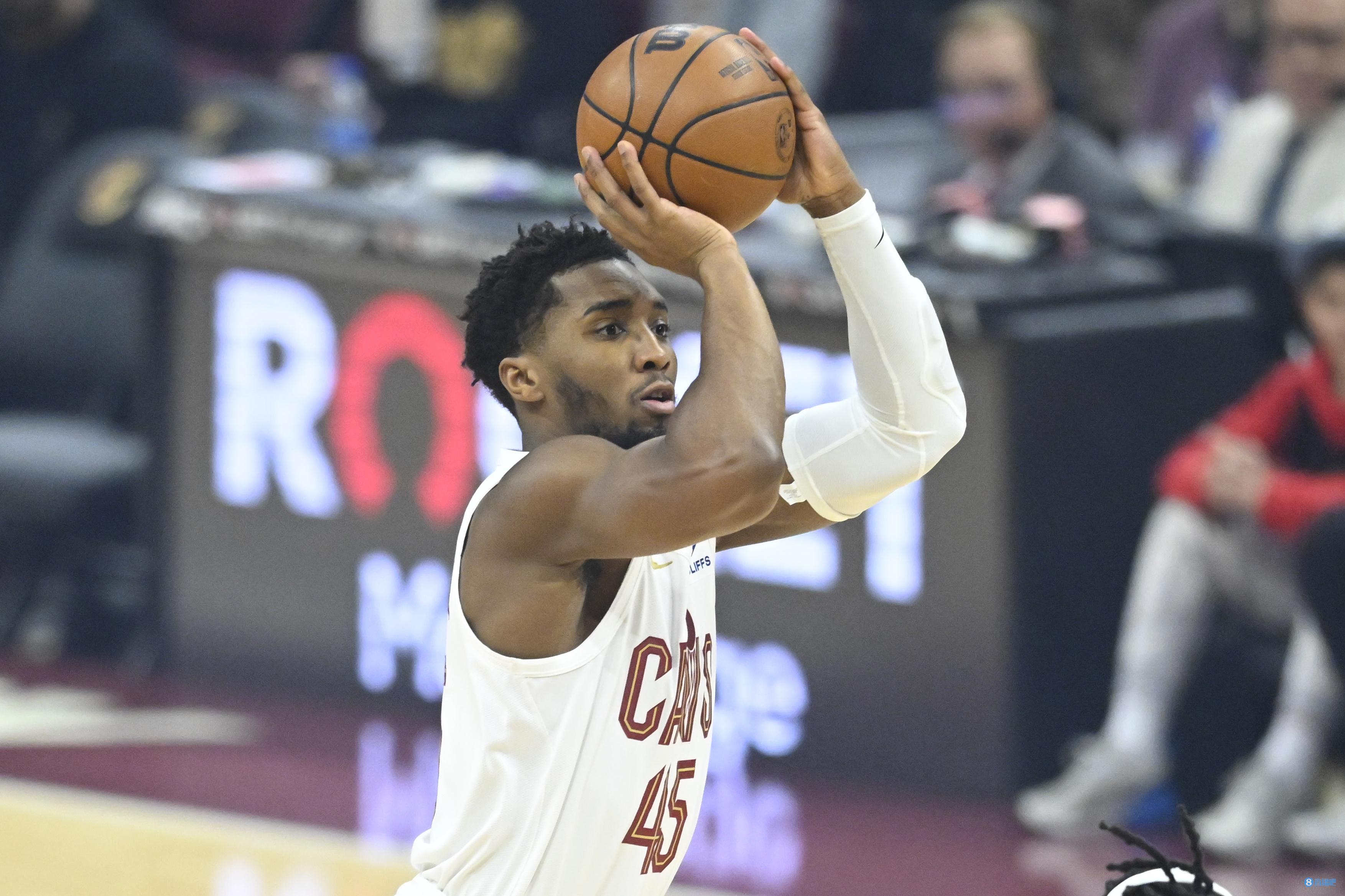 科贝记者：孔德与弗里克进行交流，表达自己想要踢中卫的愿望（科贝电台：孔德已与弗里克沟通，明确希望出任中卫）