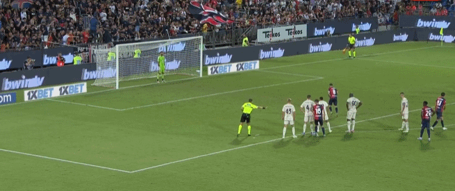 横看成岭侧成峰，乔治娜晒出差照秀出傲人身材