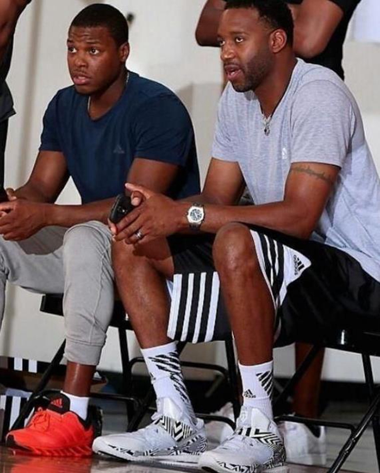 官方：蔚山球员李东炅当选2025年K1联赛MVP；本赛季13球12助（官宣：蔚山球员李东炅加冕2025赛季K1联赛MVP，本季贡献13球12助）