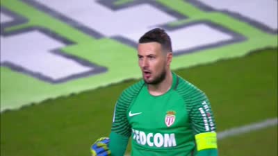 英超半场：两队合计零射正，琼斯远射中框，利兹联0-0利物浦（英超半场战报：利兹联0-0利物浦，两队零射正，琼斯远射中框）