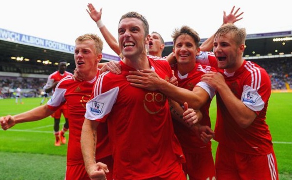 状态全无！浓眉半场4中0贡献0分3板2助，罚球2中0