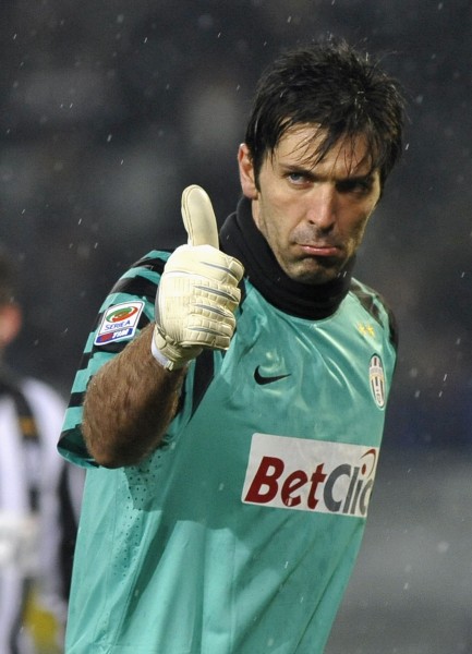 经纪人：03年切尔西曾有机会几百万欧签C罗，但他们拒绝了（经纪人称：2003年切尔西本可用数百万欧元签下C罗，却选择放弃）