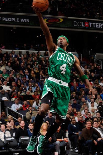 萨拉赫怒怼利物浦，欧文紧急发声引发热议！（萨拉赫怒批利物浦，欧文火速回应引爆热议！）