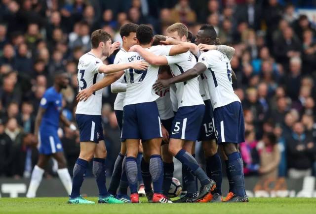 欧冠梅开二度后染红，迪亚斯是继格列兹曼之后第二人（欧冠先梅开二度再染红，迪亚斯继格列兹曼后成第二人）